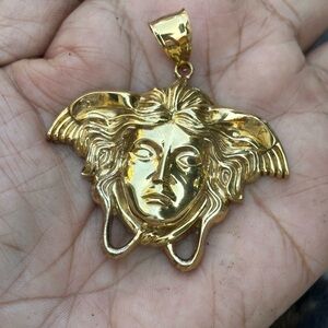 10k huge Medusa head pendant 🤩